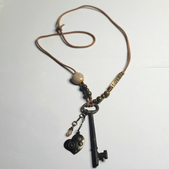 🗝HAND-CRAFTED NECKLACE - Picture 2 of 5